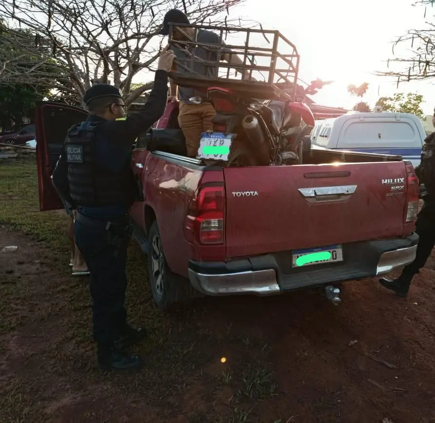 Militares recuperam motocicleta e prendem suspeito de roubo a supermercado no interior