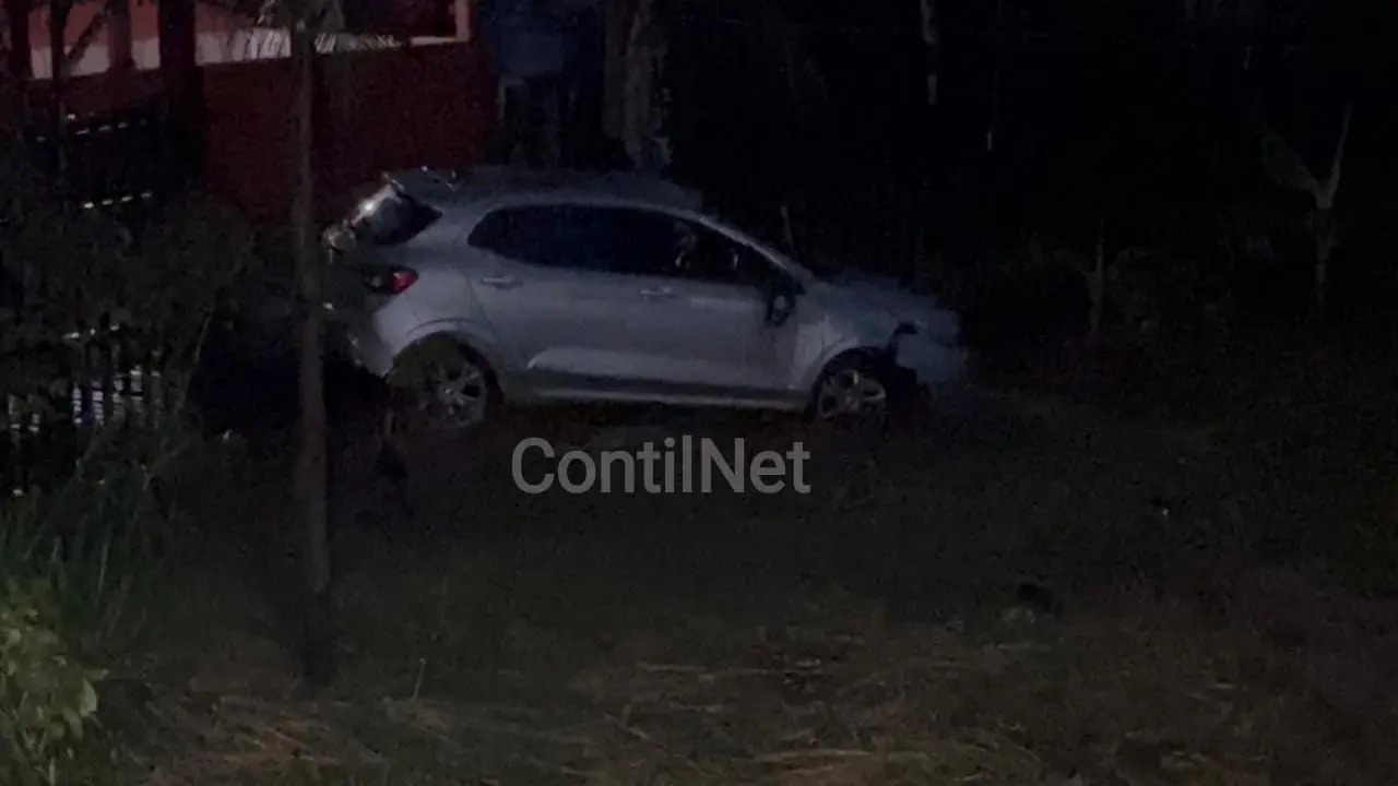 Veículo com três mulheres aquaplana e acaba capotando em Rio Branco