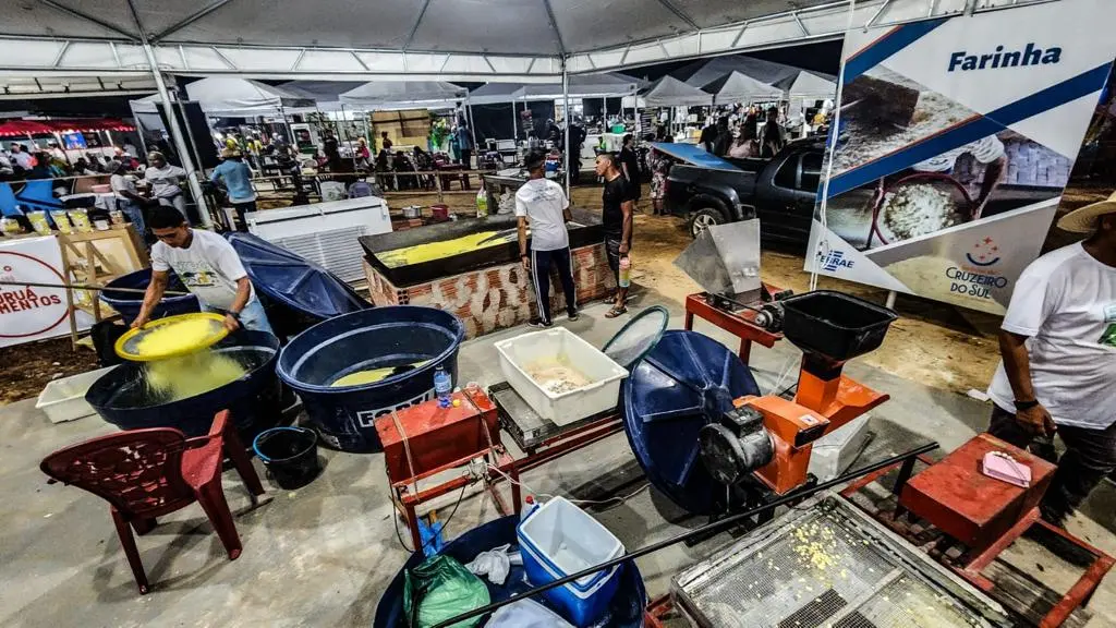 Casa de Farinha mostra todo o processo de fabricação na Expoacre Juruá