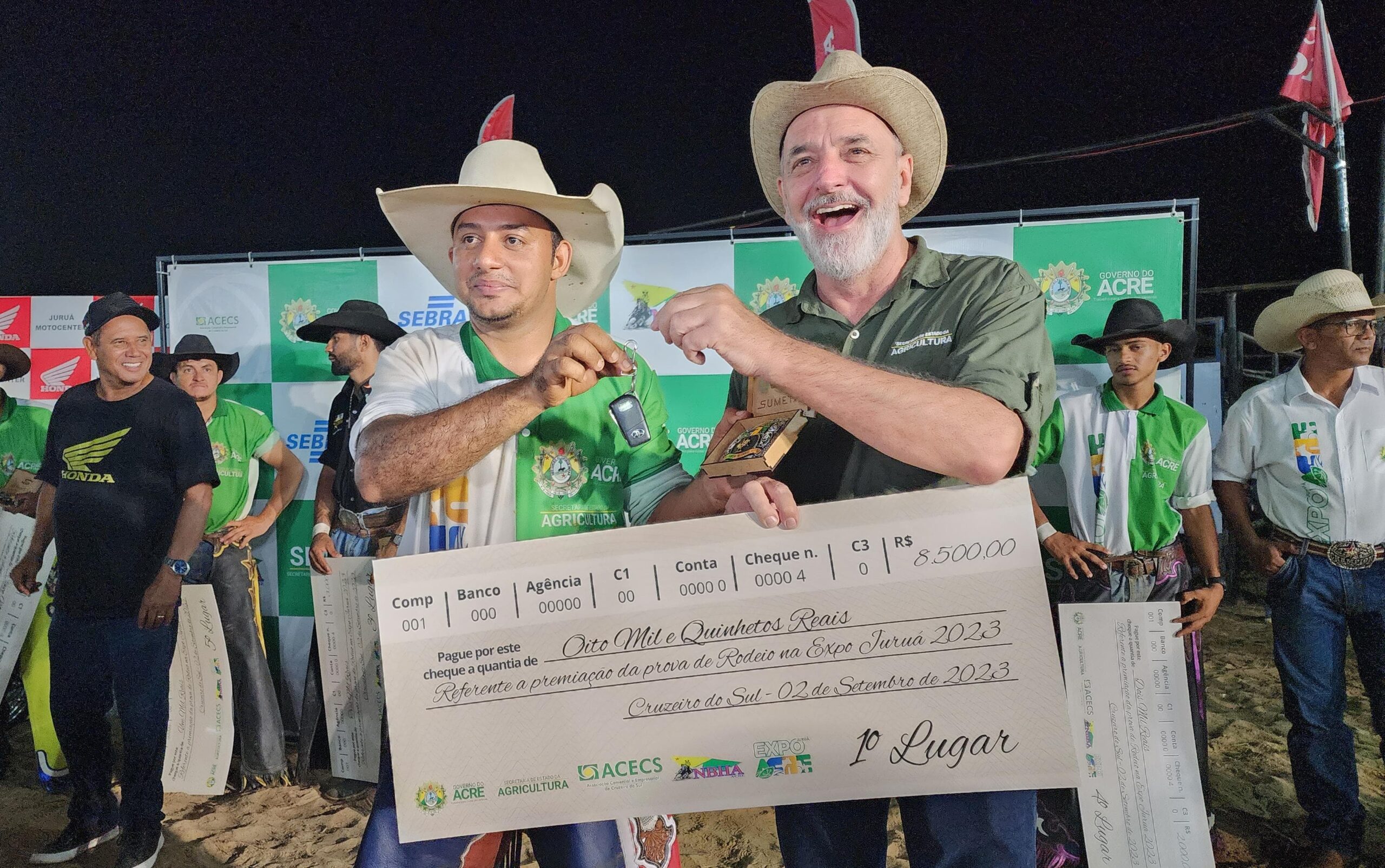 Peão de Mâncio Lima é o vencedor do rodeio da ExpoAcre Juruá e leva carro zero