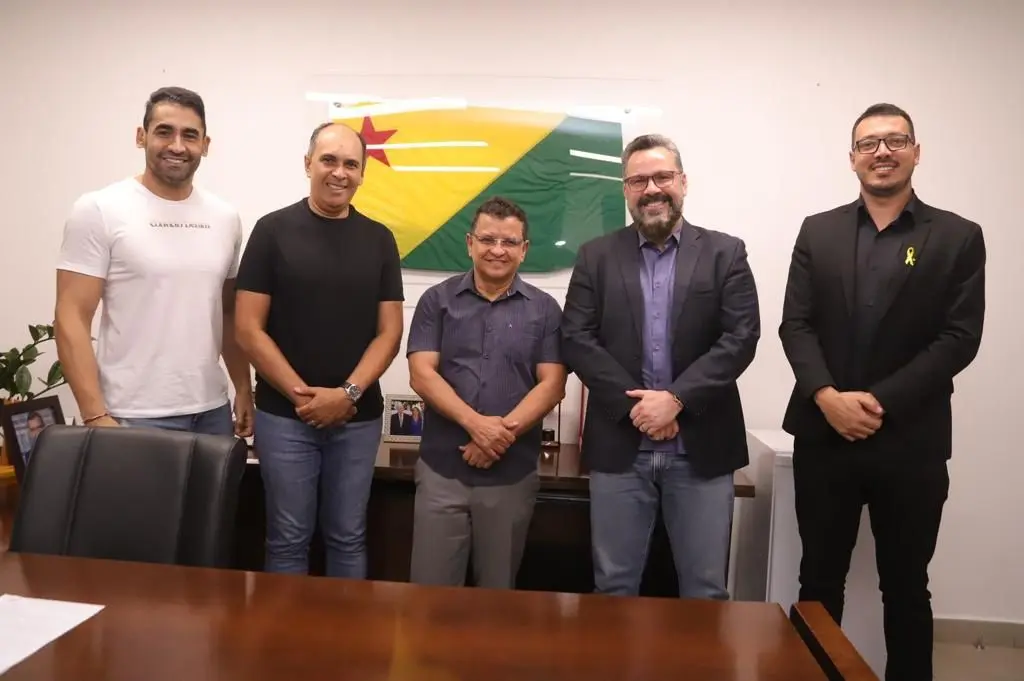 Gonzaga se reúne com Alan Rick para tratar da reconstrução de estradas, instalação de aterros sanitários e crise aérea