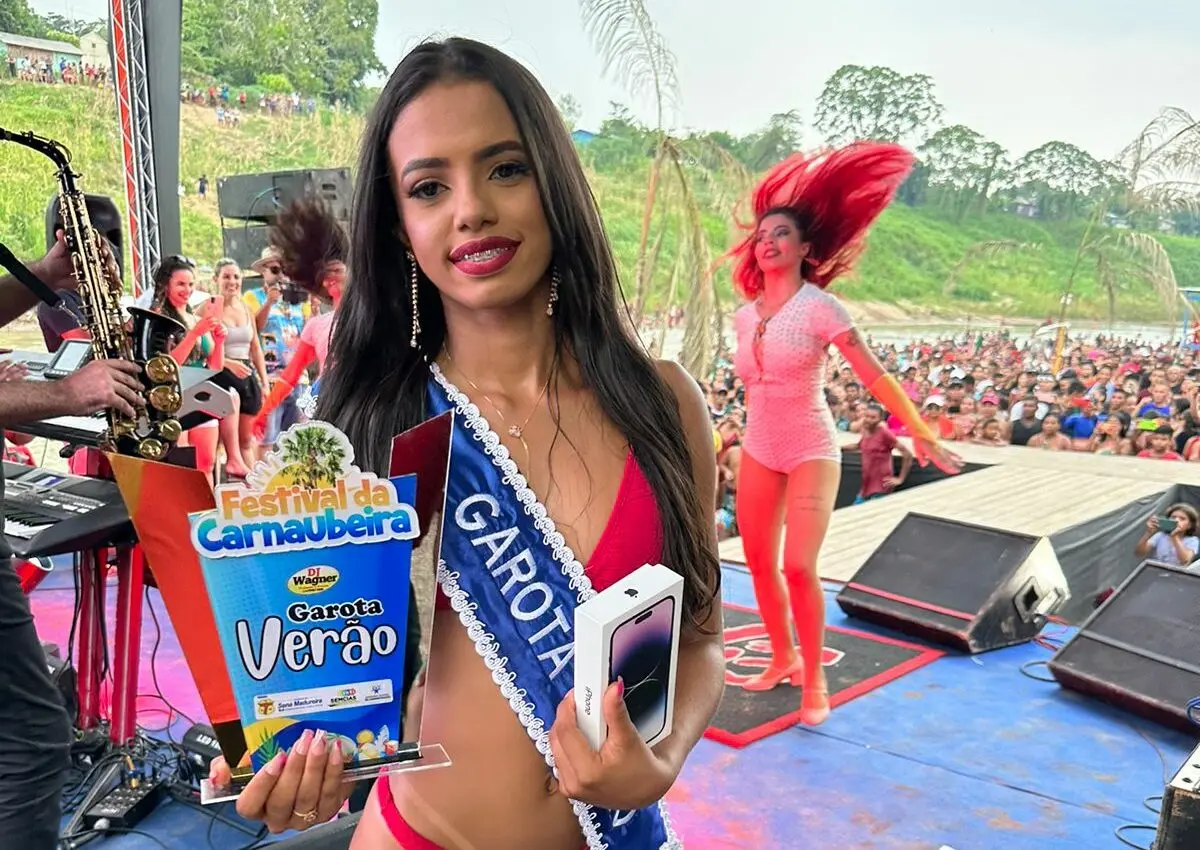 Estudante de enfermagem é eleita Garota Verão da Carnaubeira em Sena; fotos