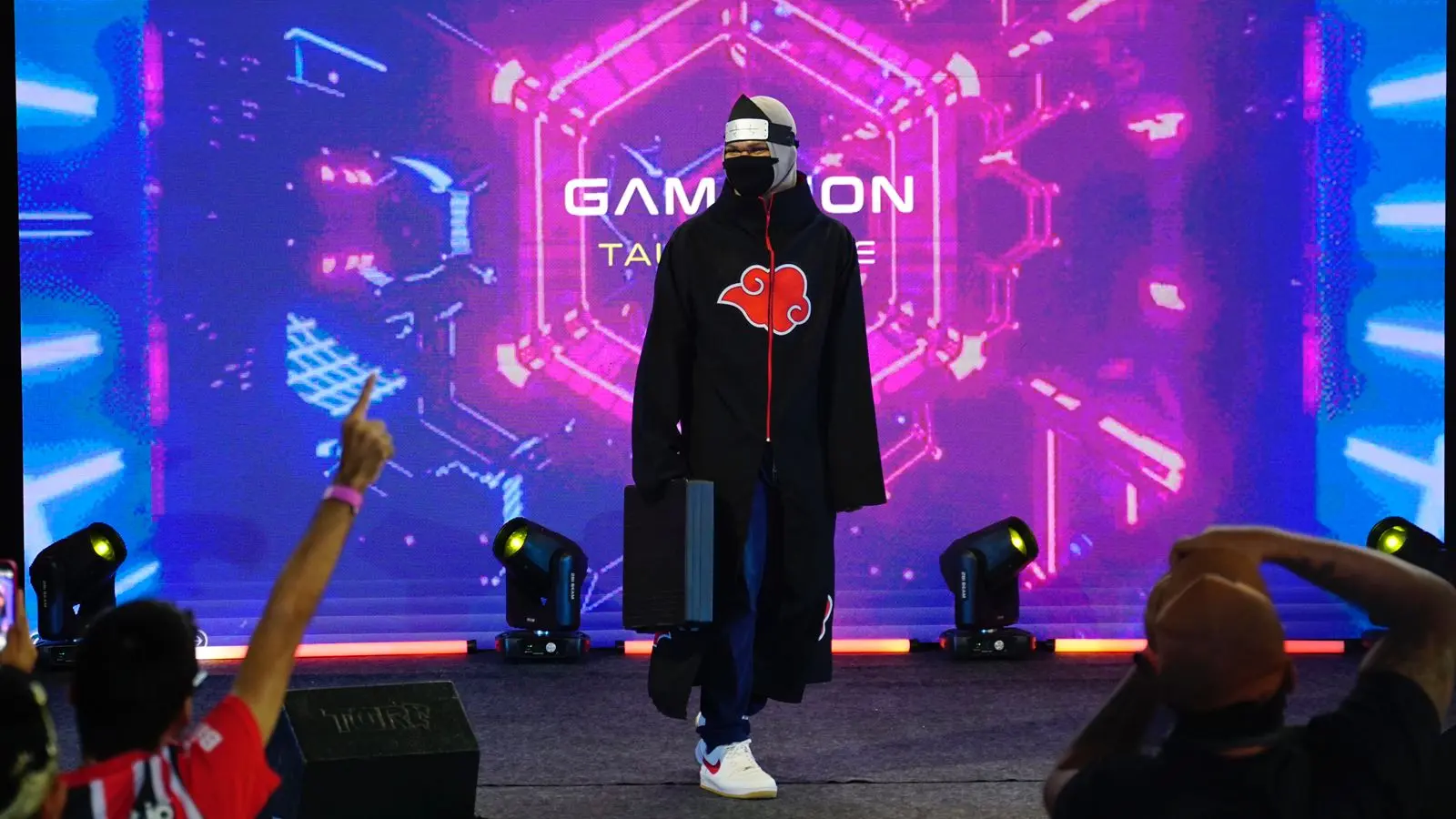 Desfile agita público e premia cosplays na Gamecon; veja as fotos