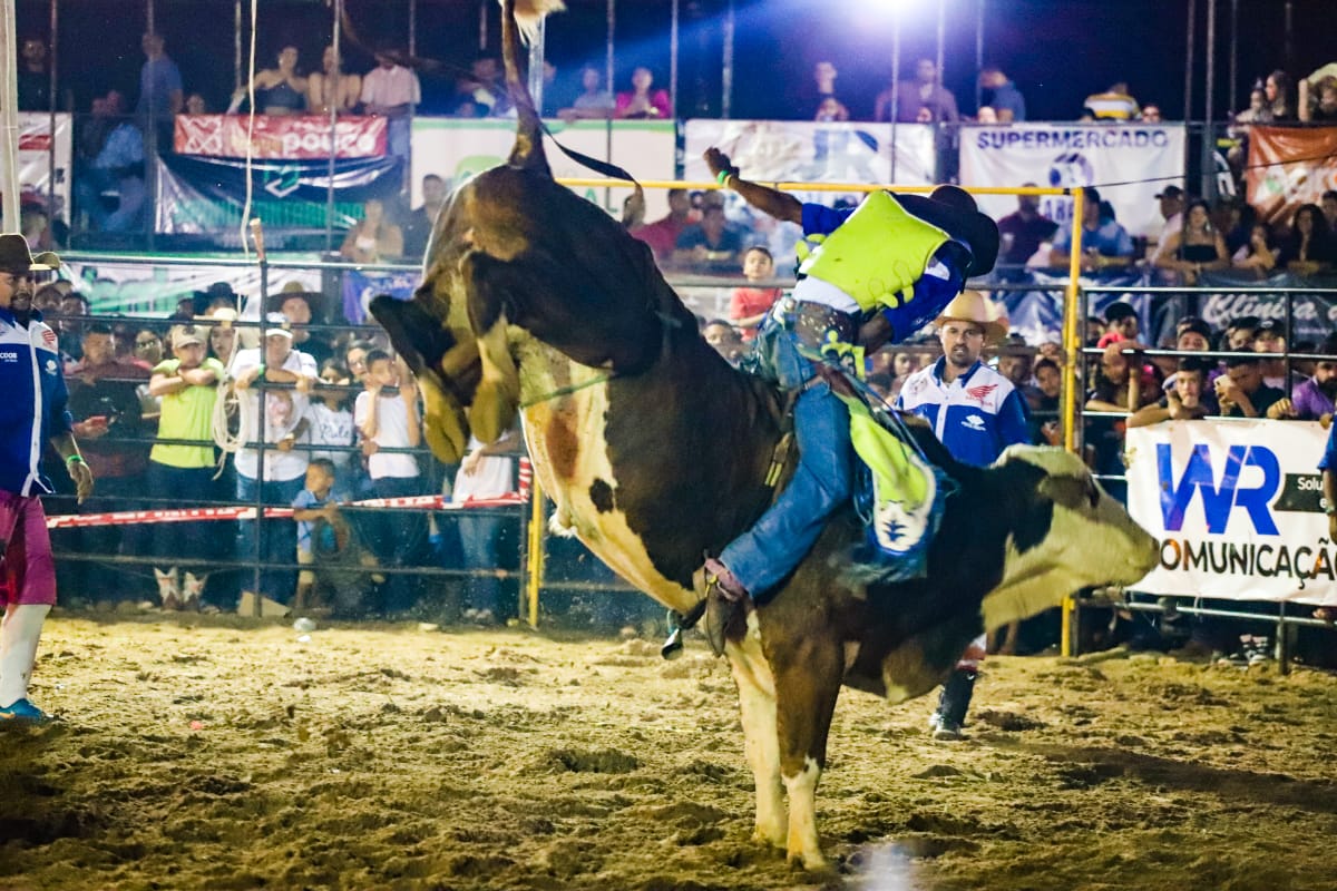 Última noite da ExpoSena define grande campeão do rodeio em touros Última noite da ExpoSena define grande campeão do rodeio em touros