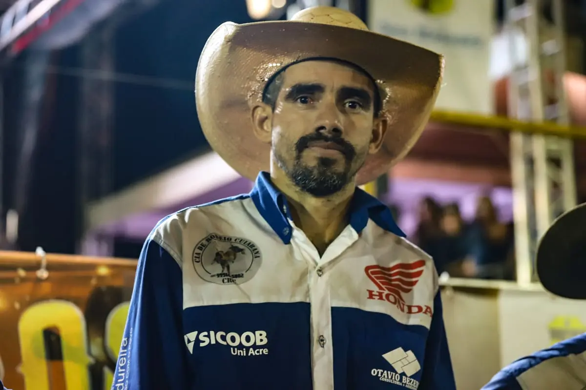João Peres, de Rondônia, vence rodeio e leva moto zero km na ExpoSena 2023