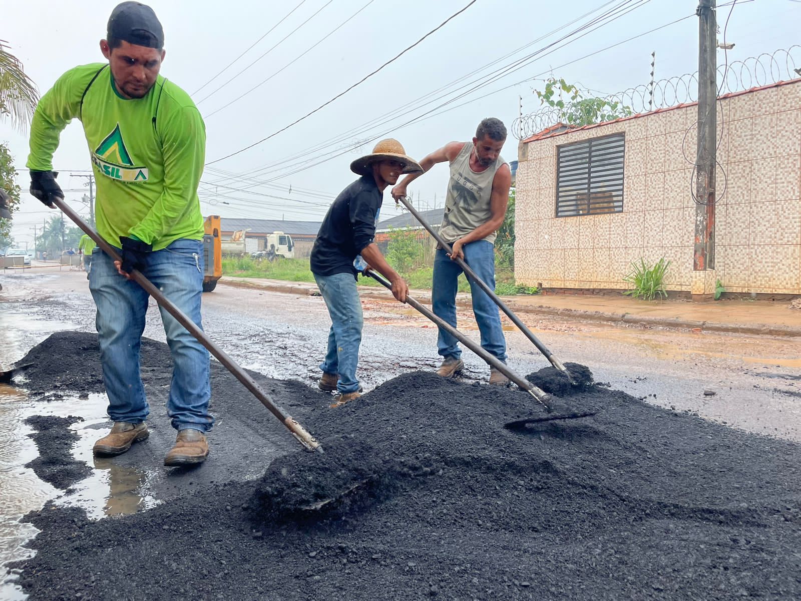 Em Brasiléia: Prefeitura Pavimenta ruas e melhora trafegabilidade