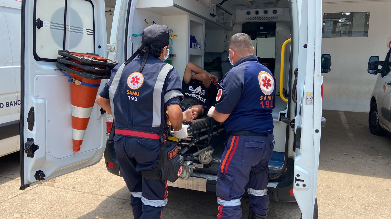 Discussão e bebedeira termina com facada na região da lombar, em Rio Branco