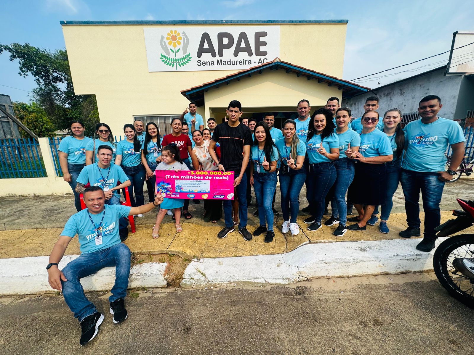 APAE de Sena Madureira recebe mais de R$ 18 mil de campanha de loja nacional