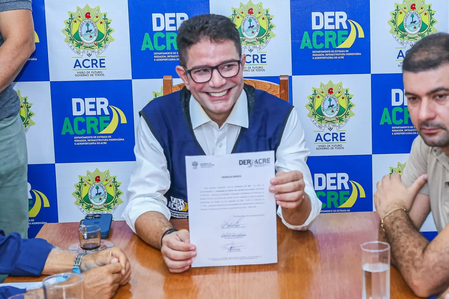 Gladson dá ordem para retomada de obras na AC-405 com investimento de R$ 36 milhões