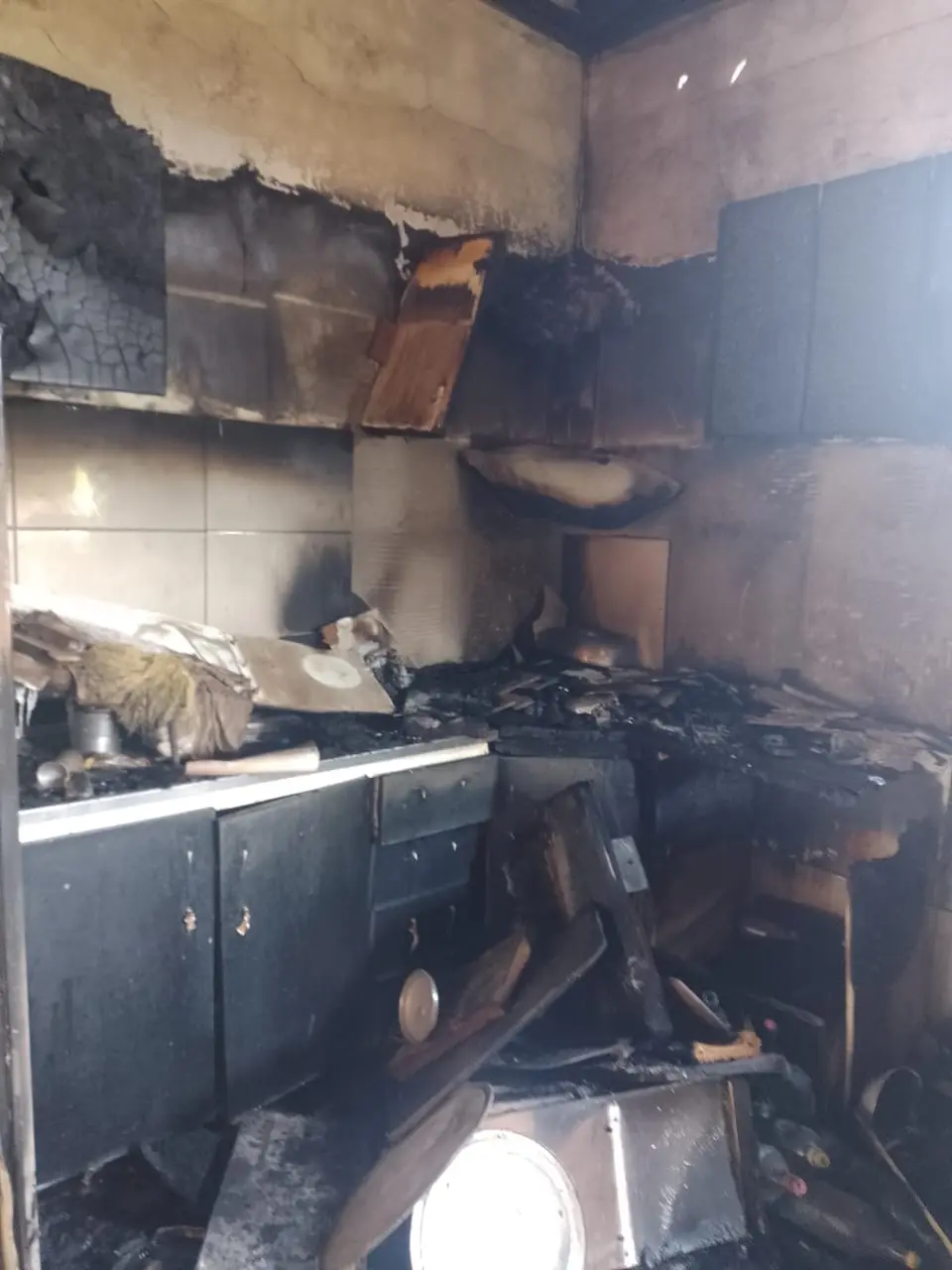 Família que teve casa incendiada após botija de gás explodir em Sena Madureira pede ajuda