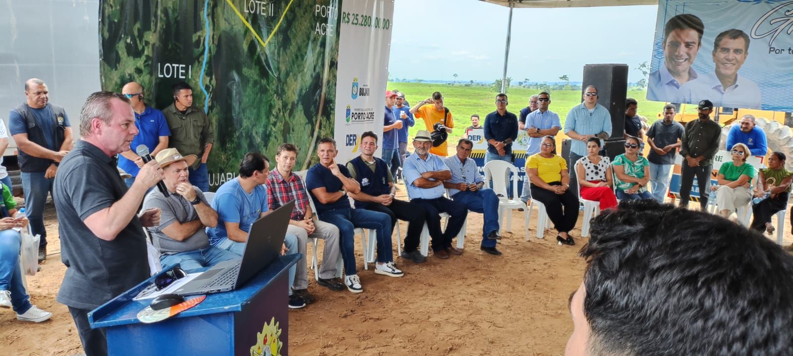 Presidente em exercício da Aleac, Longo participa do lançamento de obra da AC-445