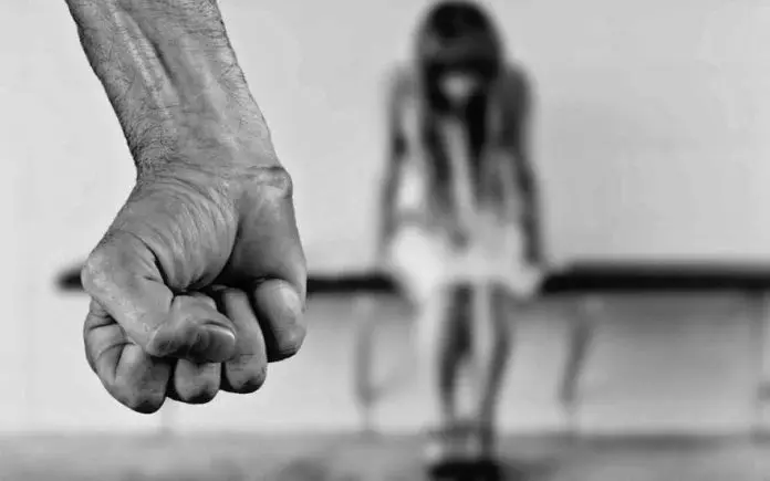 Abusador embriagava companheira alcoólatra para estuprar a filha dela