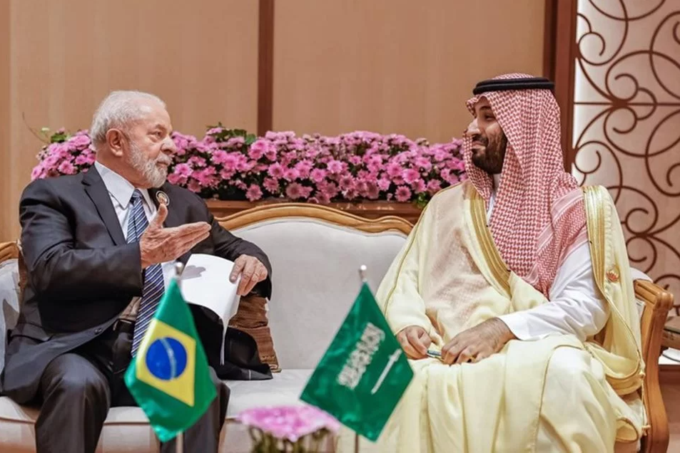 Lula se reúne com príncipe saudita que deu joias a Bolsonaro