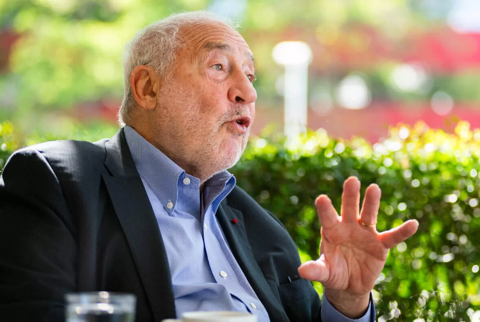 Não faz sentido buscar petróleo na Amazônia, critica Nobel de Economia