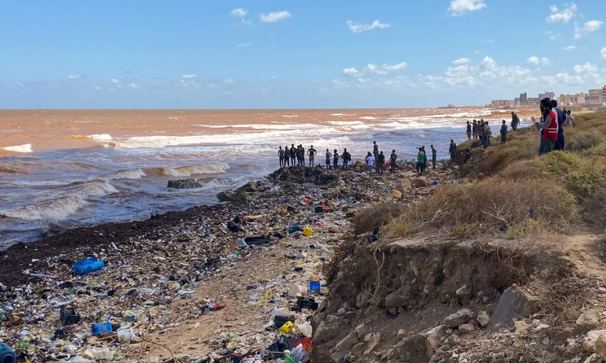 Centenas de corpos são encontrados em praias da Líbia