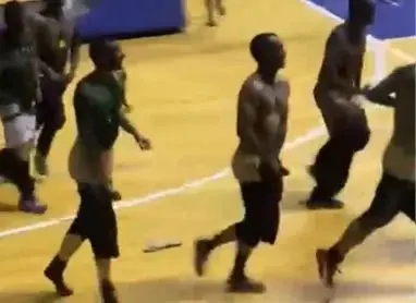 Universidade expulsa 6 alunos por “punhetaço” em jogo feminino em SP