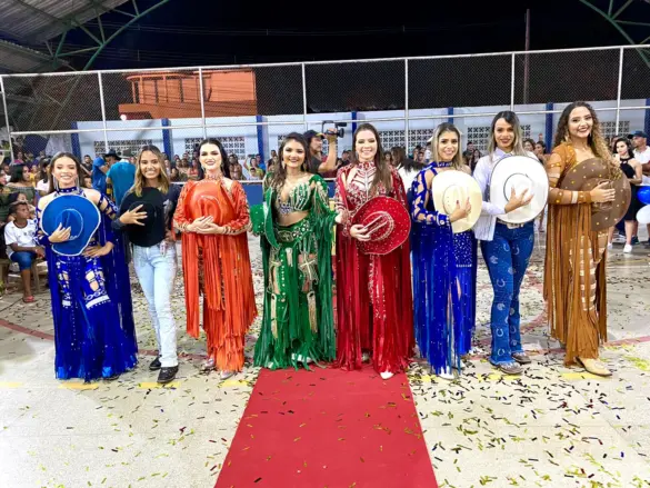 rainha e princesa exposena (4)