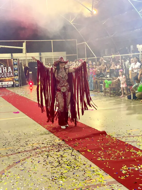 rainha e princesa exposena (9)