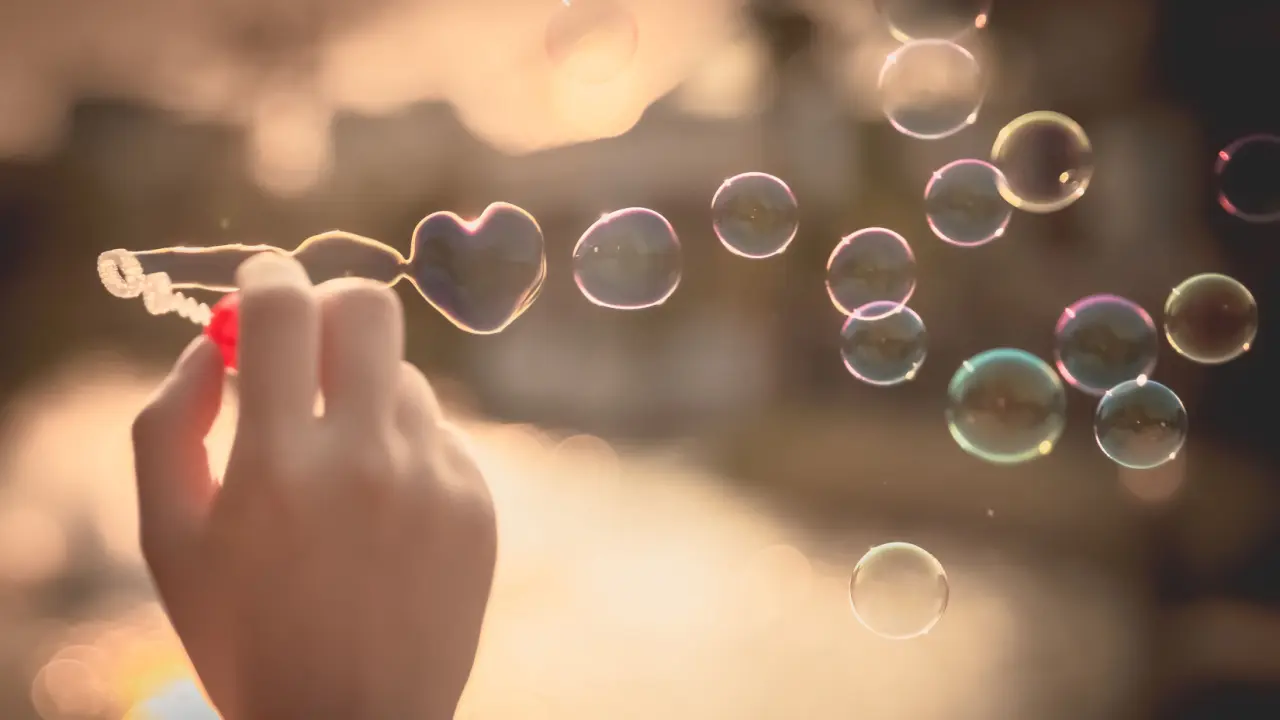 Confira os rituais de setembro para atrair amor e dinheiro