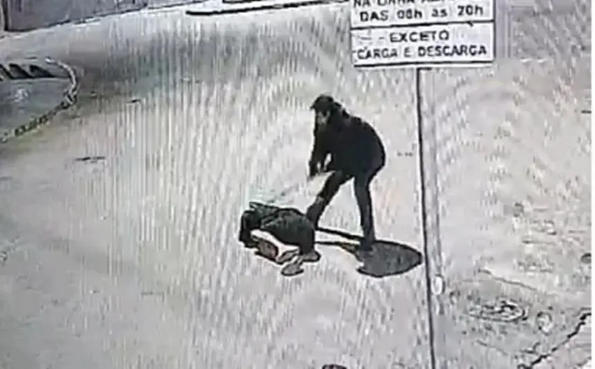 Cenas fortes: motoboy mata músico com 22 pauladas na cabeça