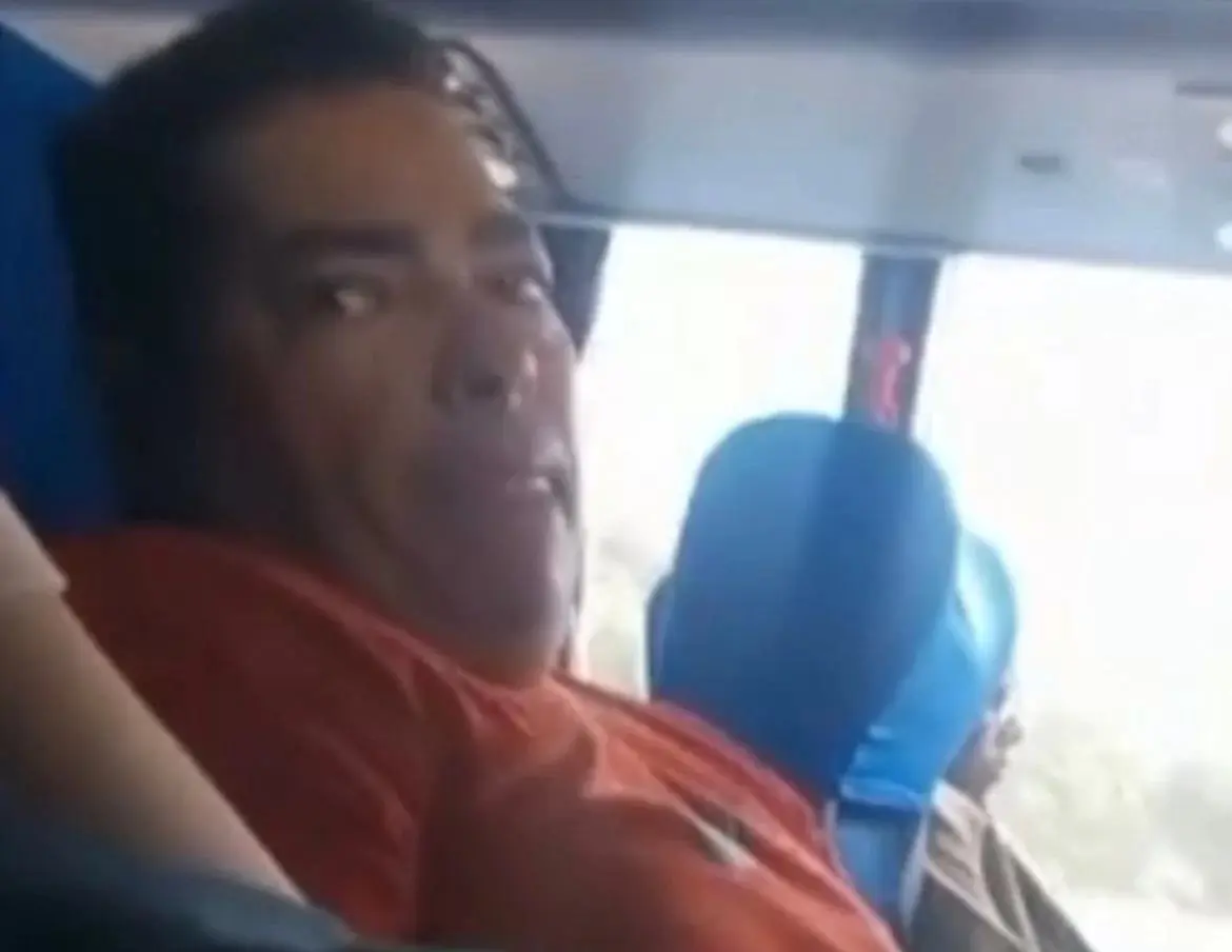 Mulher finge estar dormindo e grava importunação sexual em ônibus
