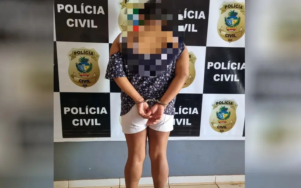 Mulher presa por enviar fotos íntimas da filha de 8 anos negociou imagens dela e da menina
