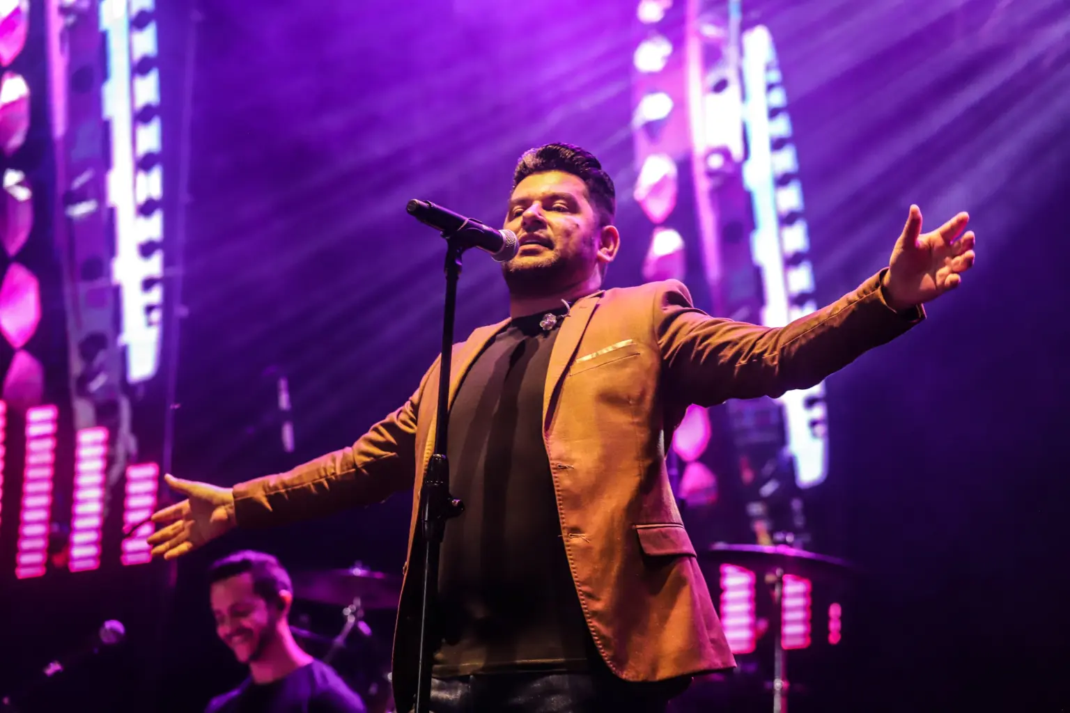 Léo Magalhães em show no Acre