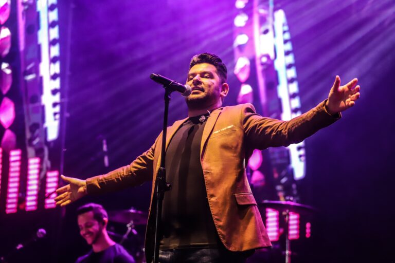 Léo Magalhães em show no Acre