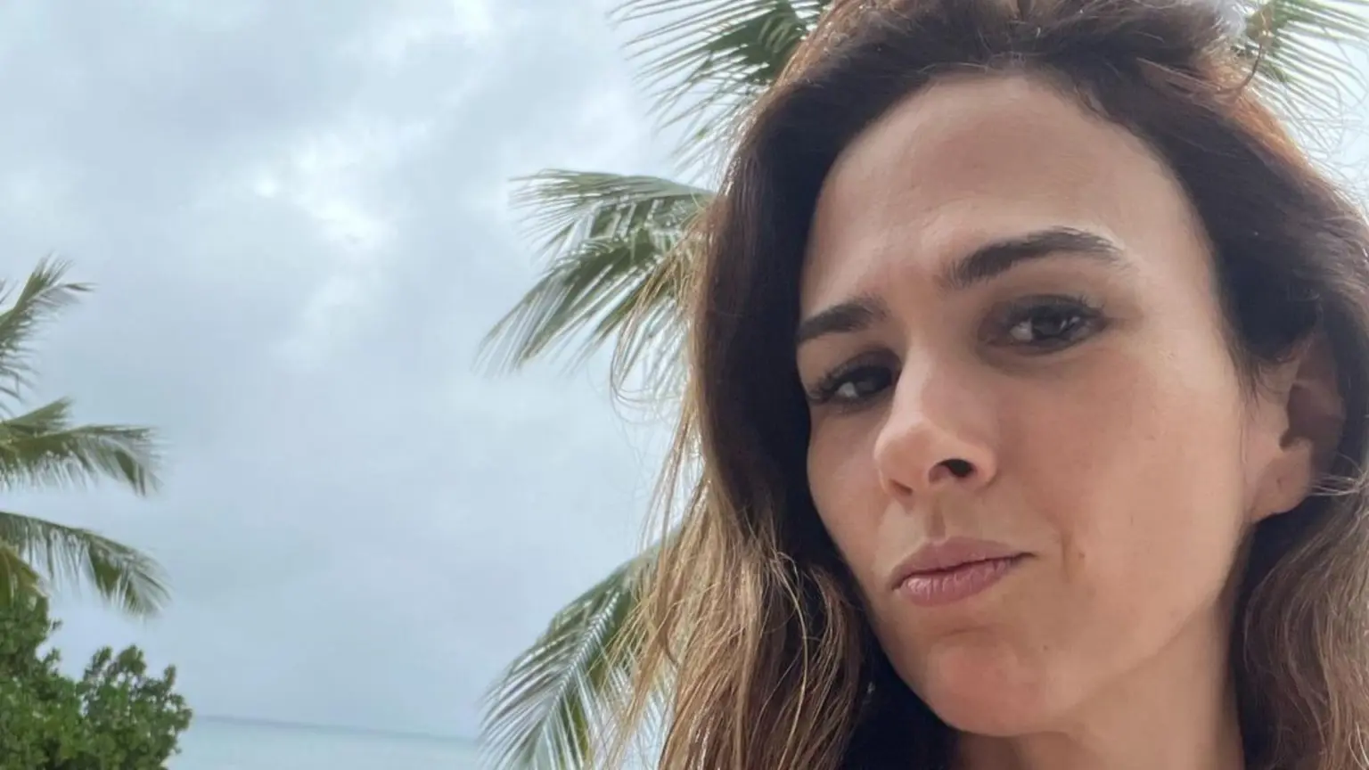 Internada com Covid-19, Tata Werneck perde a paciência com internauta: ‘Vai tomar no c*’