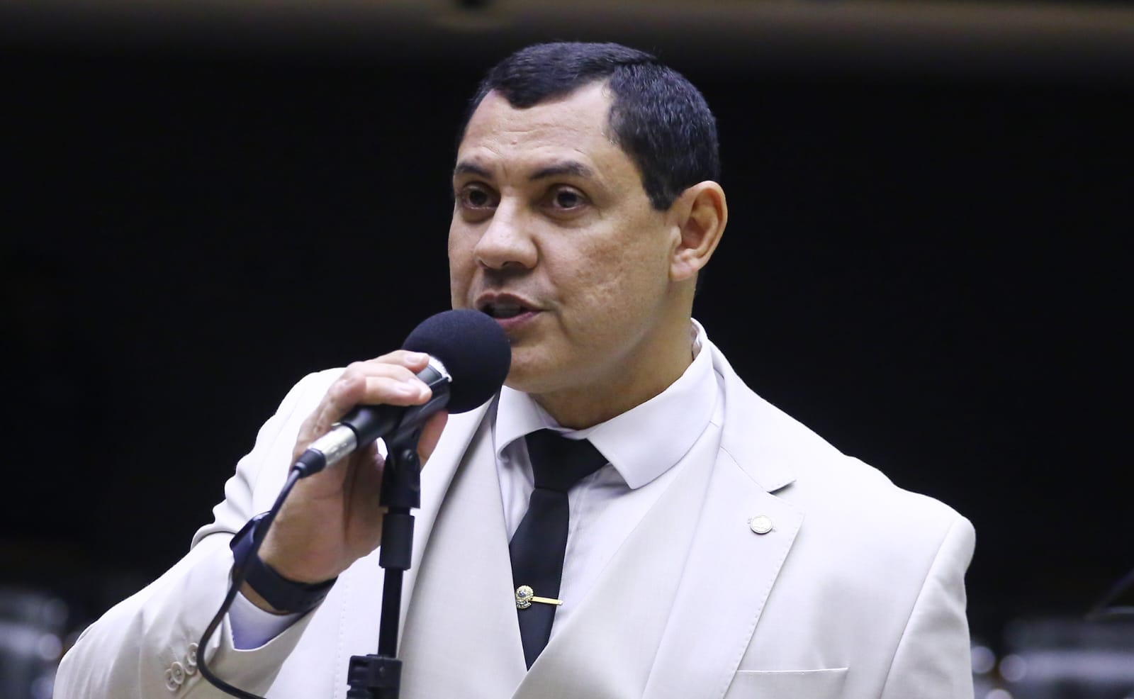 Ulysses diz que “curso de guerrilha” no Complexo da Maré comprova ineficiência da segurança pública