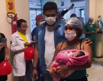 Vídeo mostra celebração por alta de recém-nascida submetida a cirurgia cardíaca no Acre