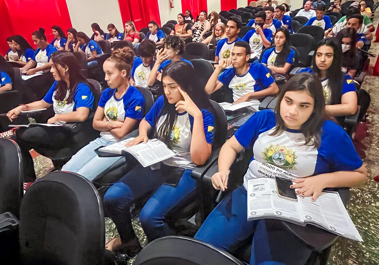 Pré-Enem Legal promove aulões online e transmissões ao vivo no YouTube
