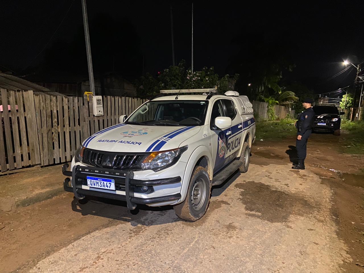Jovem morre e outro fica ferido após homens invadirem casa em Rio Branco