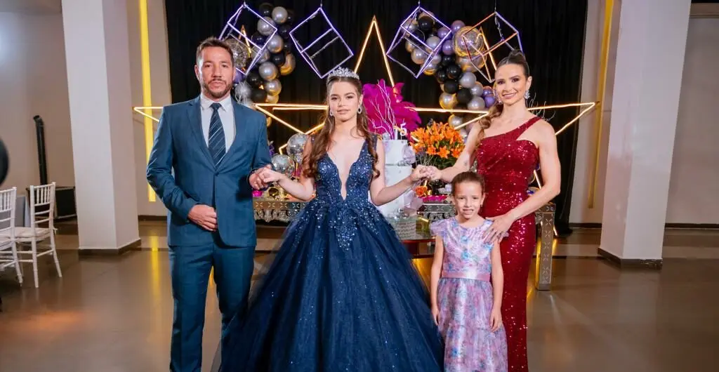 Luiza Abrahão celebra 15 anos com festa deslumbrante; VEJA FOTOS