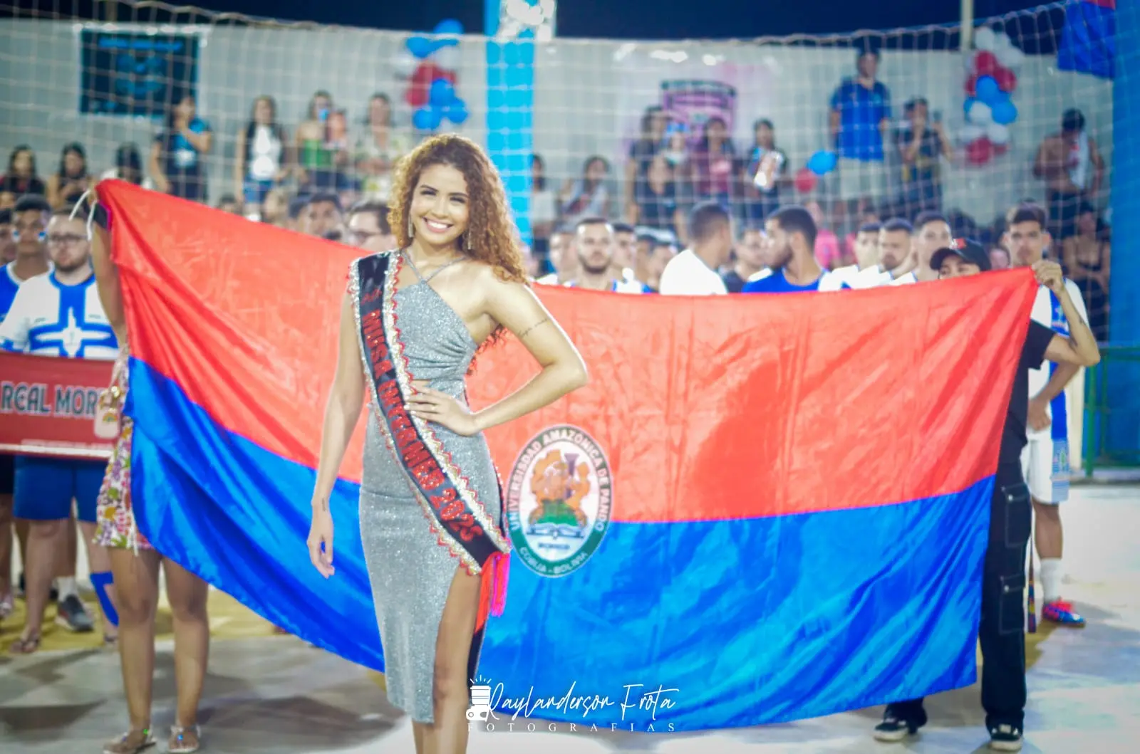 Abertura do Intermed da Fronteira é marcado por coroação, dança, ginásio lotado e apresentação; fotos