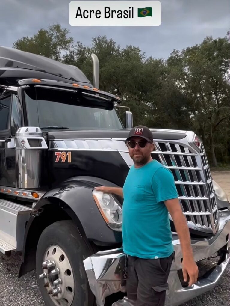 Acreano viraliza na web ao comprar edição especial de caminhão do Batman na América do Norte