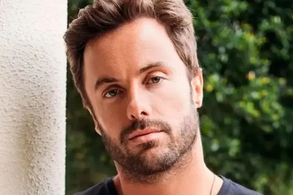 Vídeo: Kayky Brito tentou beijar moça antes do acidente