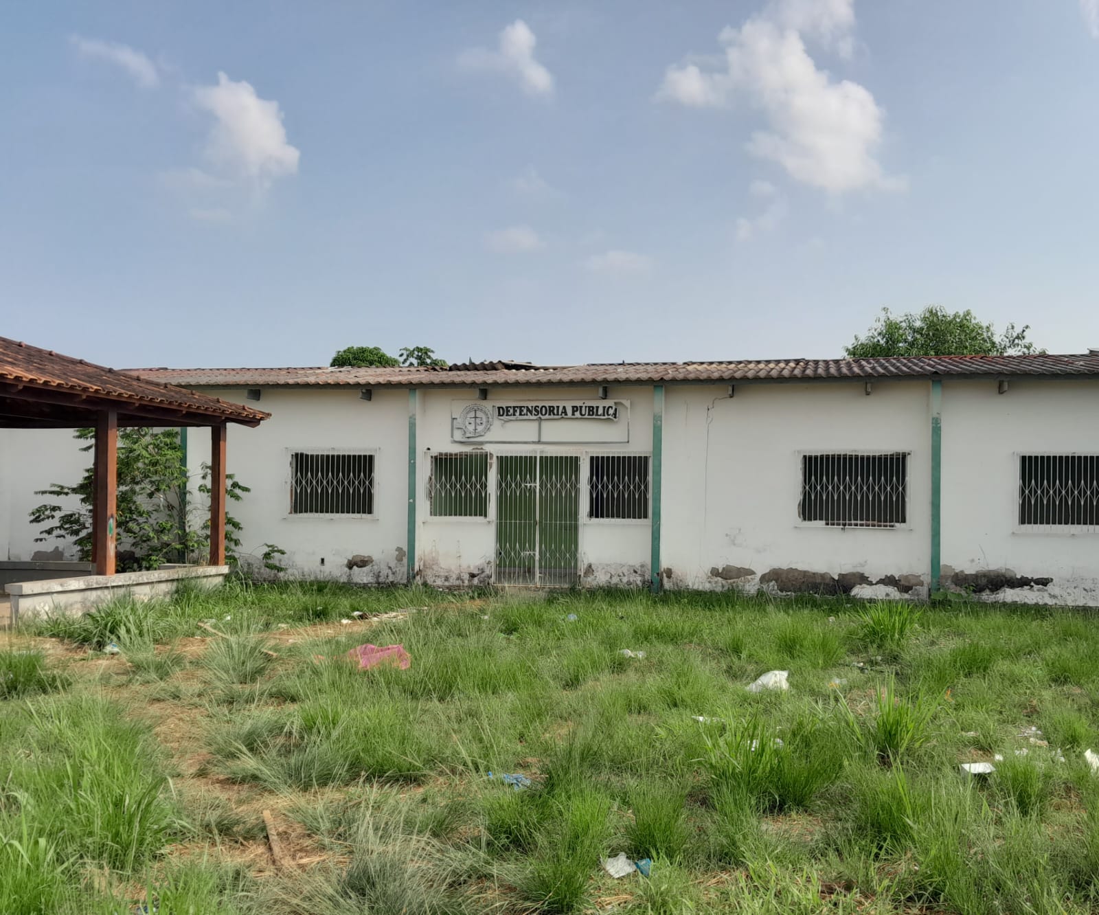 Mulher é encontrada morta no prédio da antiga defensoria em Sena Madureira