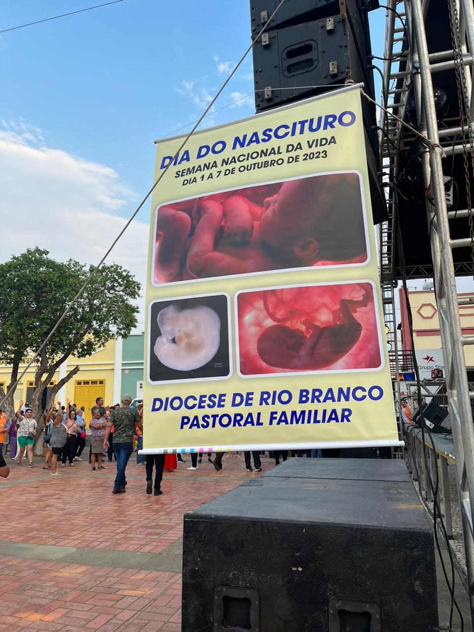 Pastoral Familiar da Igreja Católica faz campanha contra aborto durante o Círio de Nazaré