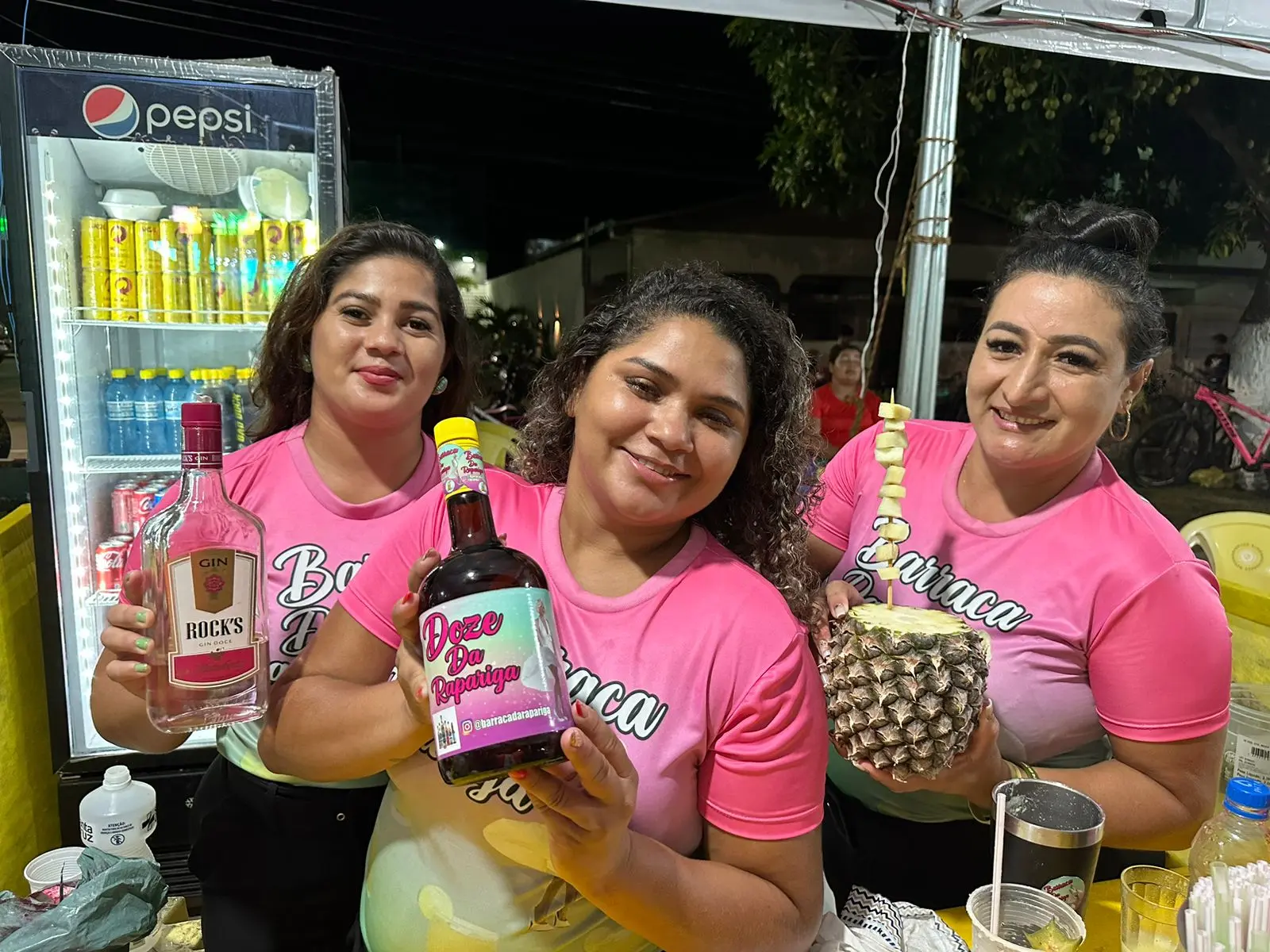Há 3 anos, Barraca da Rapariga é sucesso com drink de abacaxi em Tarauacá