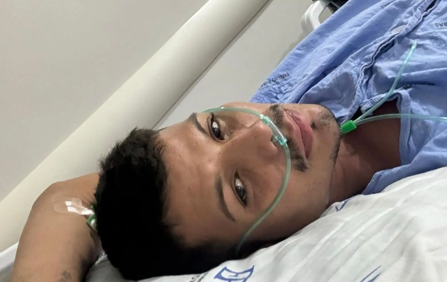 Influencer acreano é internado com pneumonia e bactéria no pulmão após uso de cigarro eletrônico