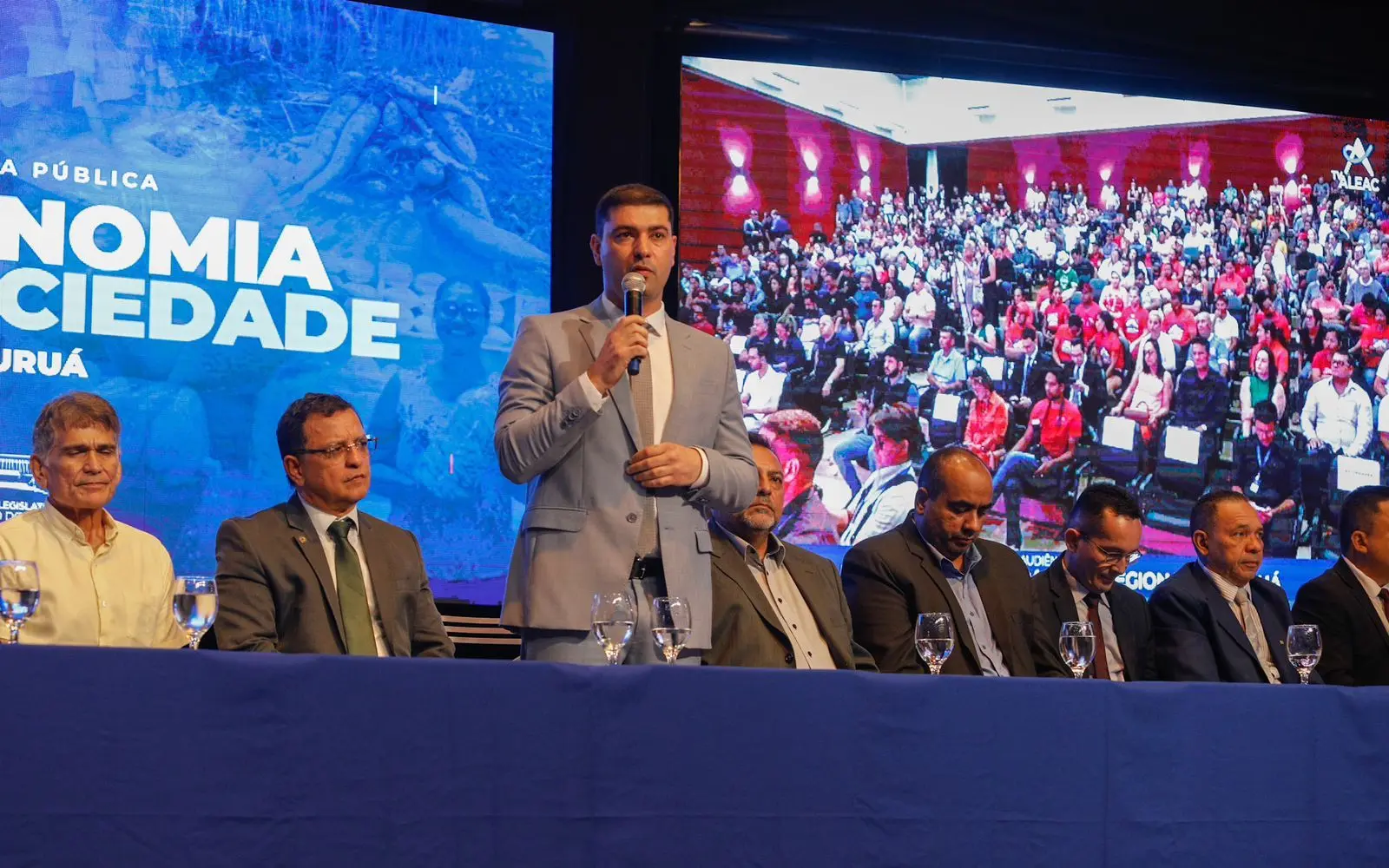 Nicolau Júnior amplia diálogo sobre economia e sociedade na Regional do Juruá em audiência