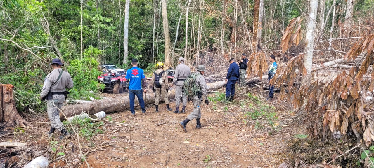 Em ação conjunta, PM apreende armas, munições e motosserras usadas em crime ambiental em Xapuri