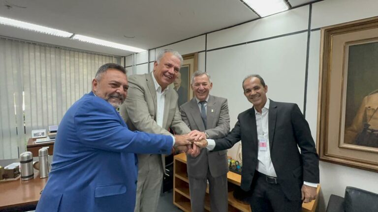 Petecão, Barbary e Zequinha planejam a construção de um porto, e uma adequada orla em CZS