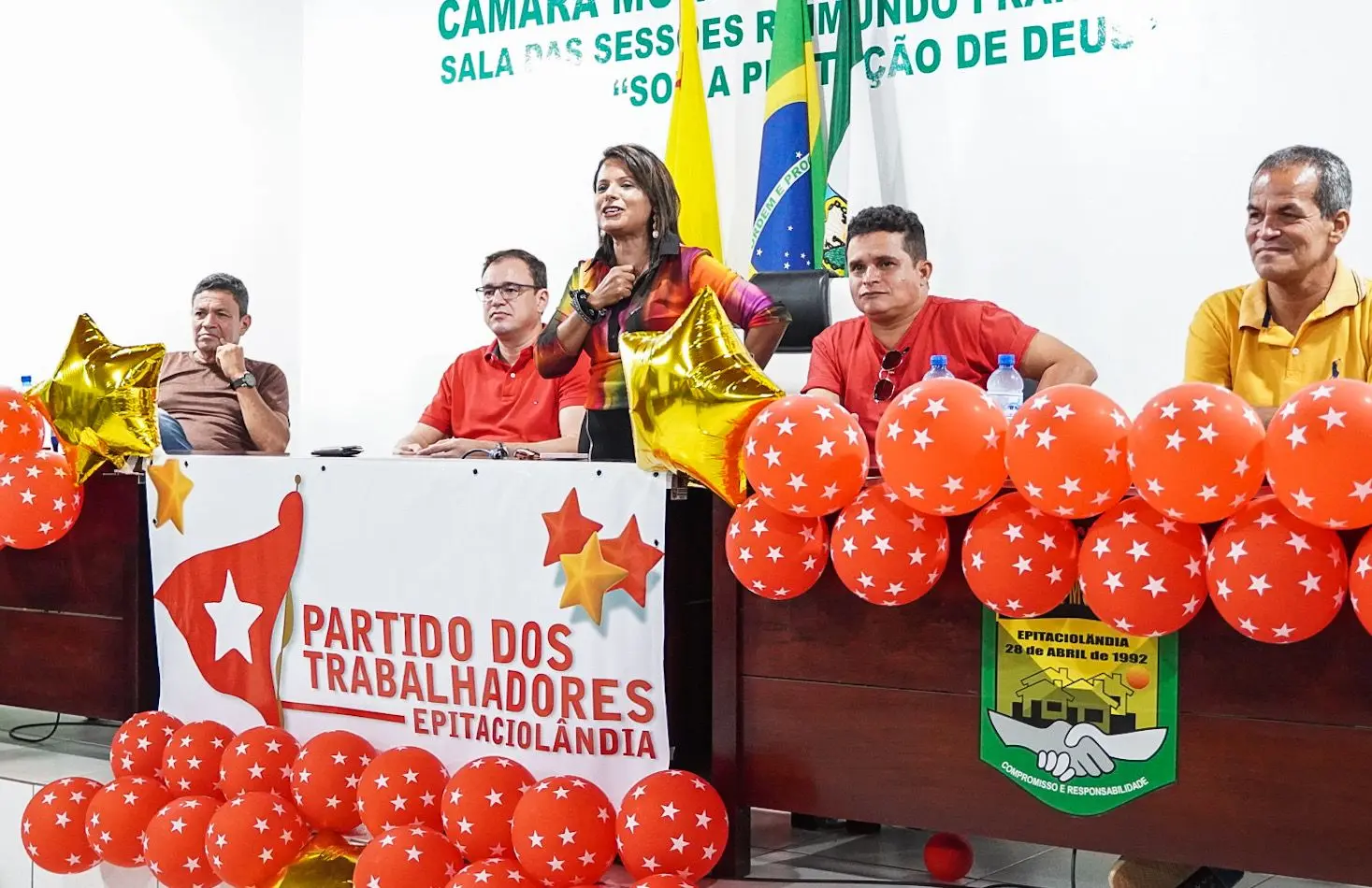 Professora Neide Lopes é oficializada como pré-candidata do PT à Prefeitura de Epitaciolândia