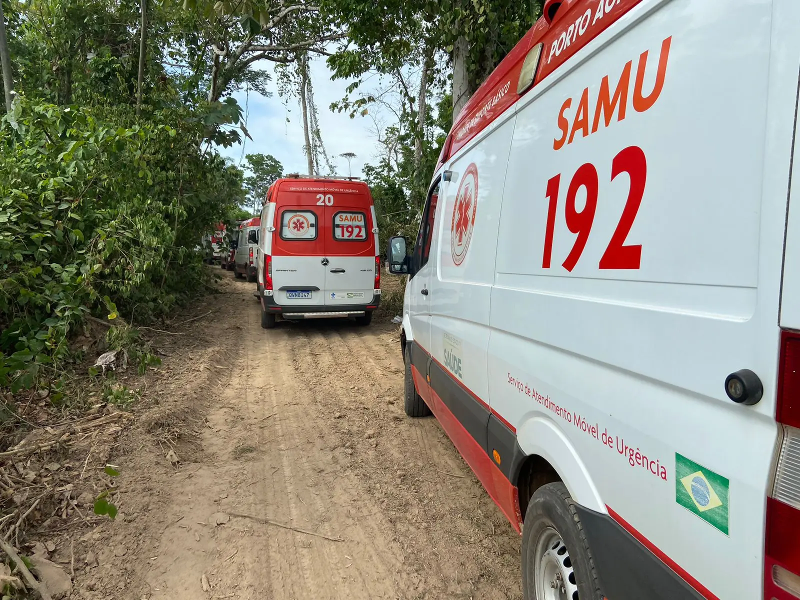 Avião cai nos arredores do Aeroporto Internacional de Rio Branco; ambulâncias são acionadas