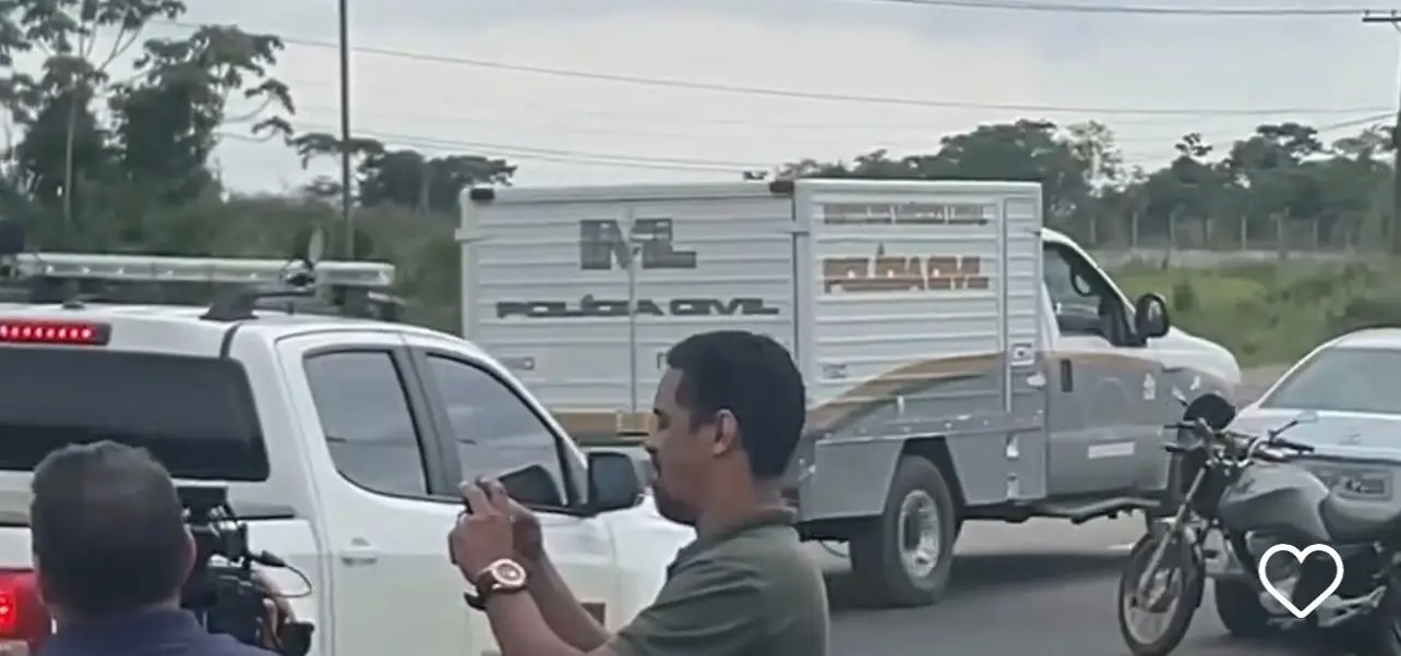 VÍDEO: IML retira os primeiros restos mortais dos escombros de avião