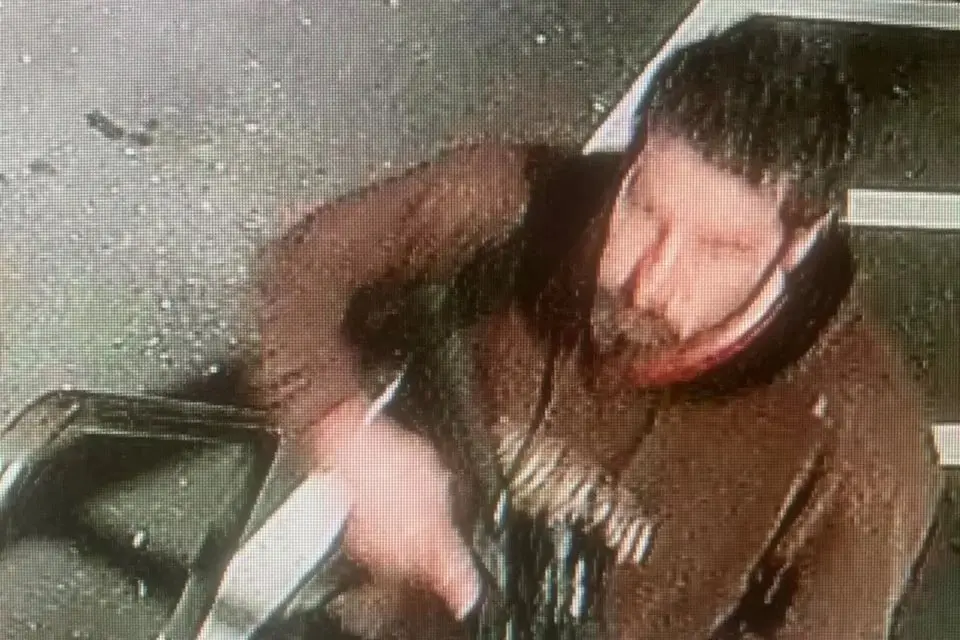 Centenas de policiais fazem caçada a atirador que matou 22 nos EUA