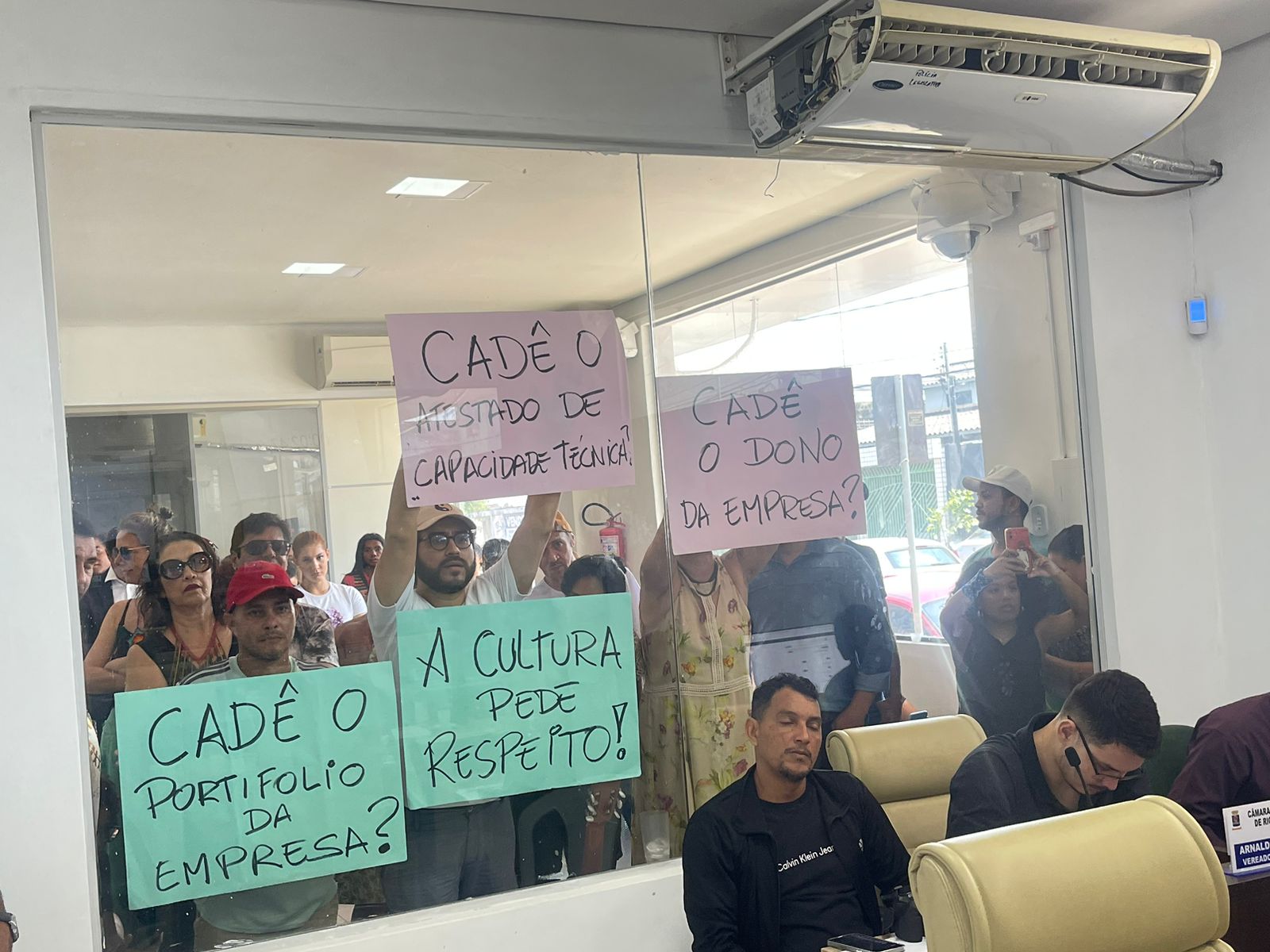 Artistas lotam Câmara em protesto contra contratação de empresa que vai gerir Lei Paulo Gustavo