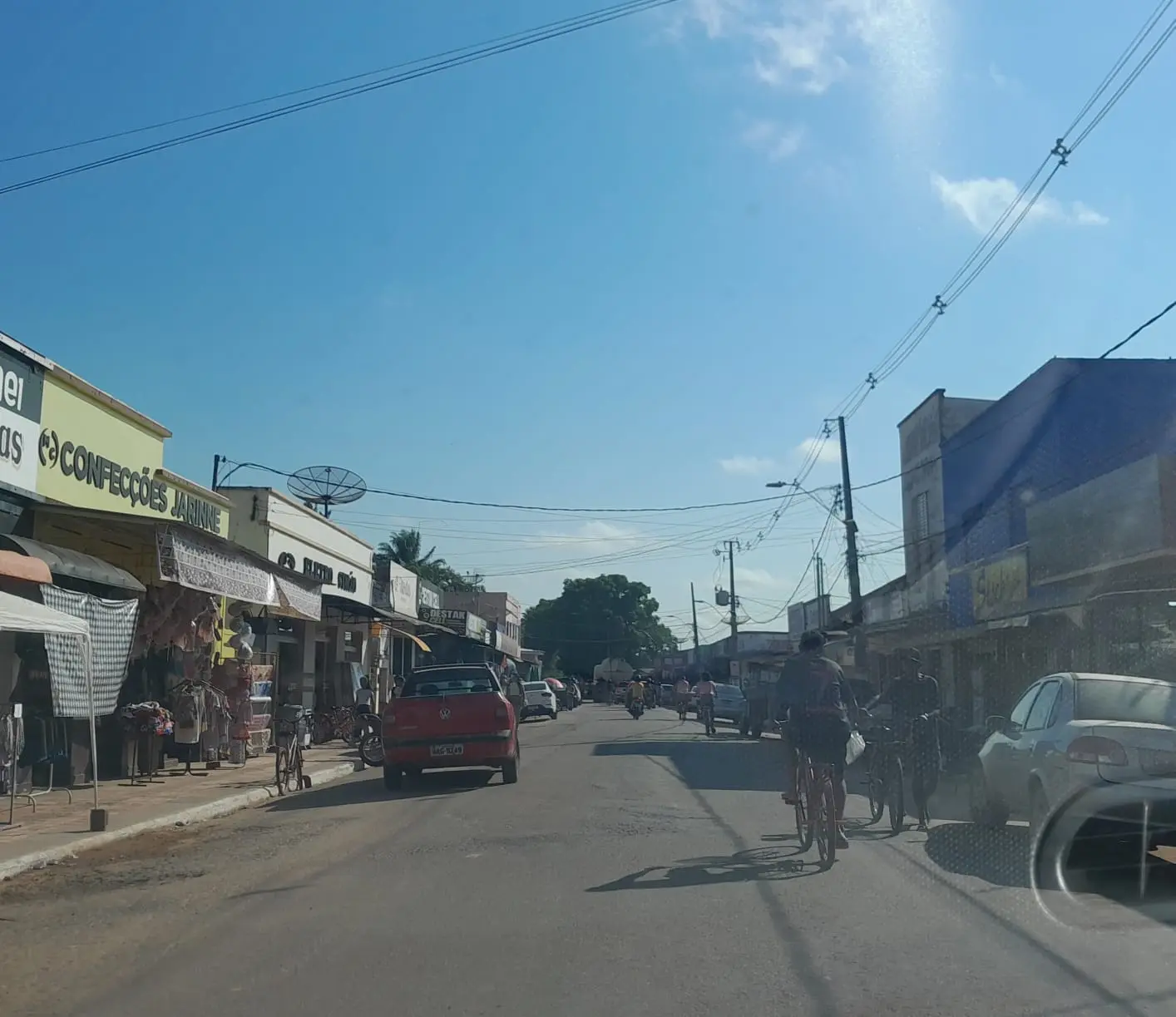 Polícia prende homem que dirigia carro sob efeito de bebida alcóolica